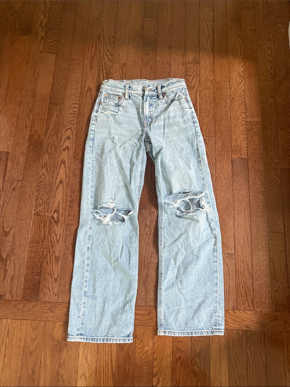 American Eagle Outfitters Light Wash Distressed Straight-Leg Jeans size 000